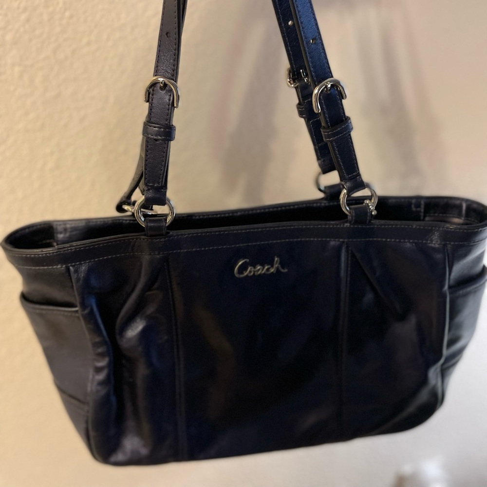 Navy Coach handbag. EUC